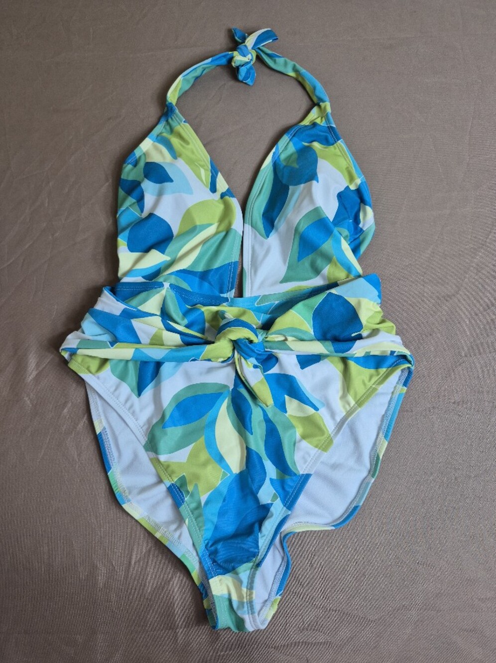 Jessica Simpson NWOT Front Tie Cutout One Piece Swimsuit Medium